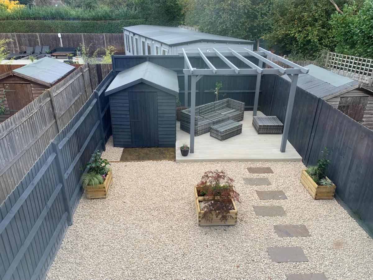 Stylish & Spacious 3 Bed House With 2 Free Car Parking Spaces Villa Appledram Exterior photo